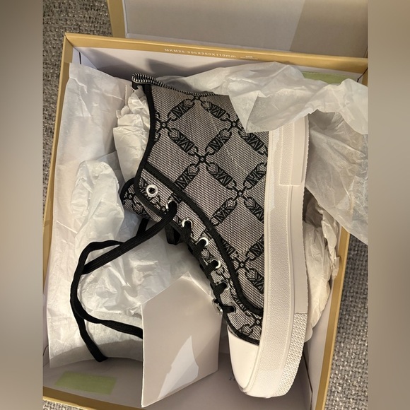BNWT Michael Kors Logo Jacquard High-Top Sneakers β Womenβs Size 9 - Picture 4 of 14